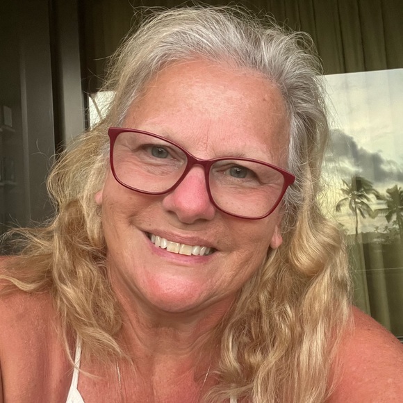 ❤WELCOME TO MY POSHMARK PARADISE ❤ - Picture 3 of 16